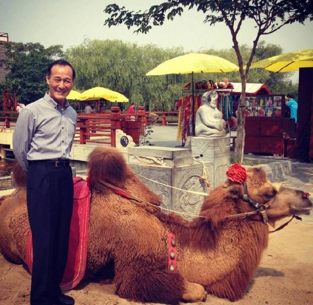 此时,陈惠敏才意识到,肥仔坤原来是雄霸尖沙咀最大的"捞家",财雄势大.