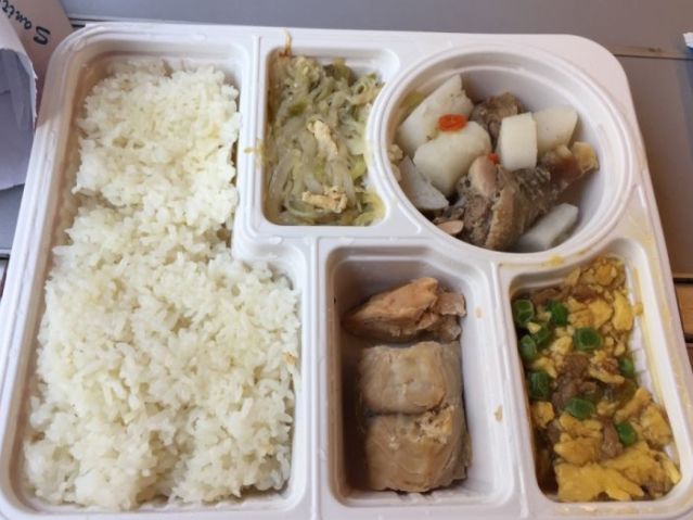 印度火车上的盒饭咋样?和高铁盒饭相比,结果让人心酸