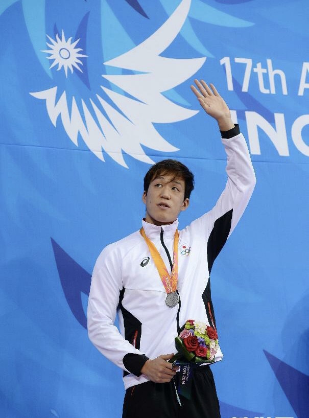 名将钻规则漏洞获利夺冠 曾殴打队友被开除|游泳名将|朱笃|渡边一平