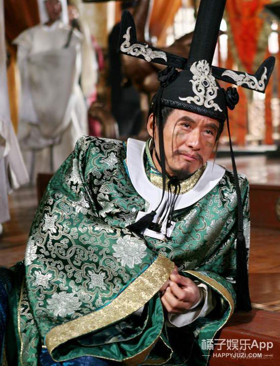 还记得《家有外星人》中的爸爸唐朝吗?他开始混dj圈了