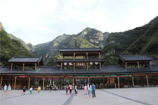 秋意渐浓凉风起 金风送爽已觉迟 处暑时节游野三坡