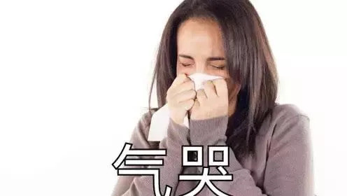 收到礼物女生瞬间哭了,是感动哭还是气哭,你