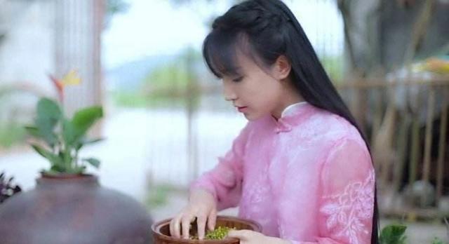 李子柒上综艺,镜前见光死,做菜不好吃,网友:假