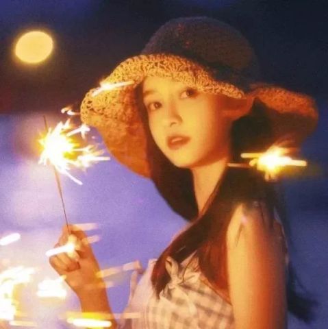 超级好看的港风女生头像