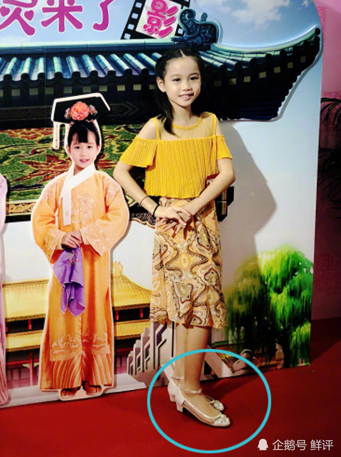 张伦硕陪女儿参加活动,8岁考拉穿高跟鞋暴风抽