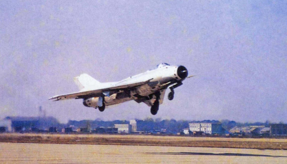 歼20服役后,中国上千架2代机去哪了?美军:比歼