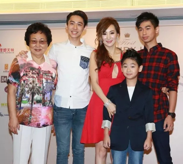 TVB冻龄女神大爆前夫离婚后没给赡养费 53岁