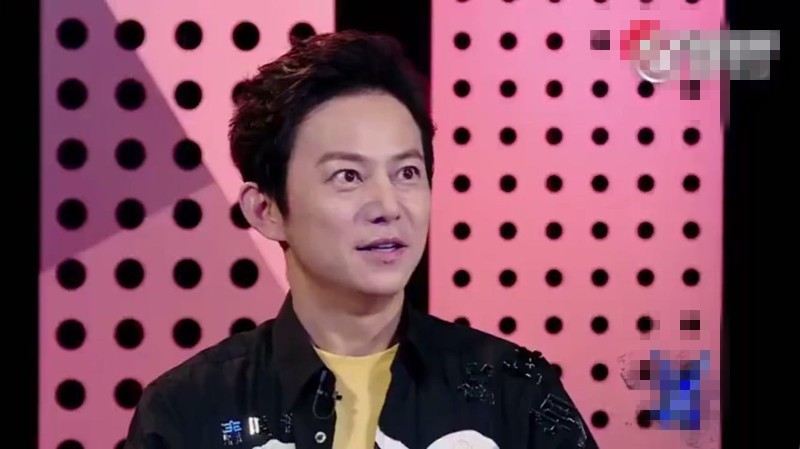 华晨宇怼Feestyle是街头墙边表演 网友:和吴亦