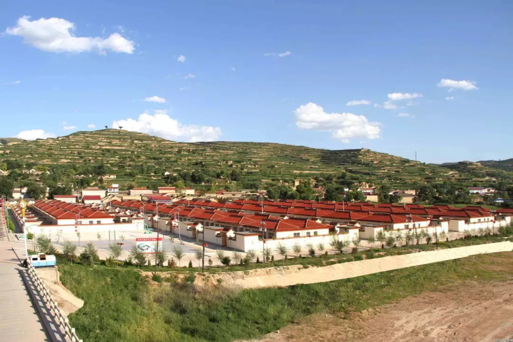 农村户口迁出后,留下的宅基地和房屋最终归谁