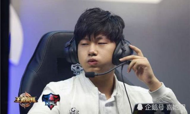 王者荣耀:花木兰MVP皮肤曝光,金光闪闪酷似圣