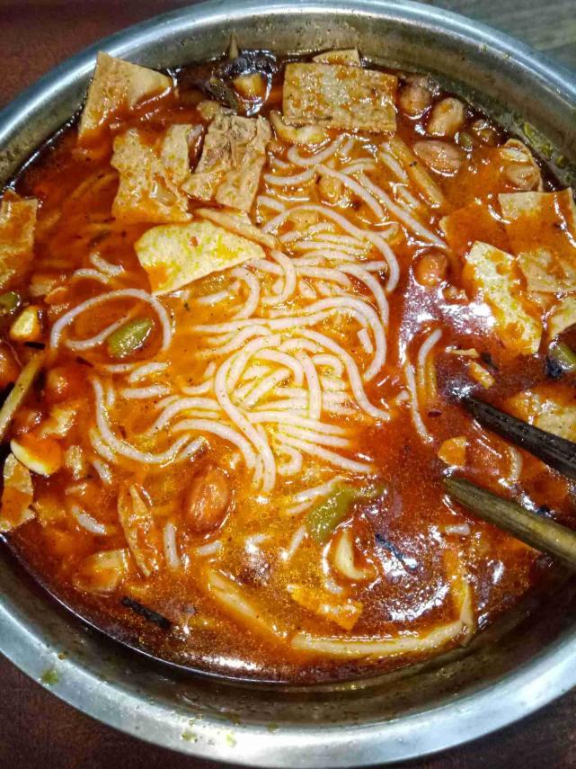 螺蛳粉可以在拼多多上买吗,先看看里面的汤是怎么做的吧