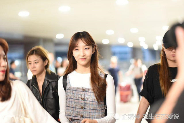 高颖浠亮相机场,变化太大粉丝不敢认,网友:怪不