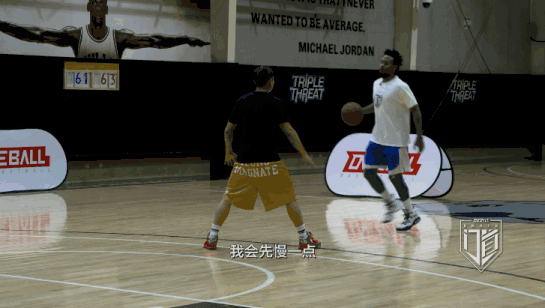 1v1篮球单打过人技巧慢动作(篮球单挑过人技巧30招,慢动作教学)