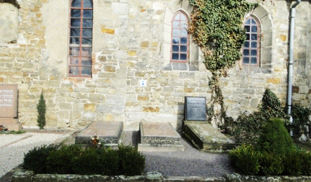 皇帝纳粹都倒了,尼采还在