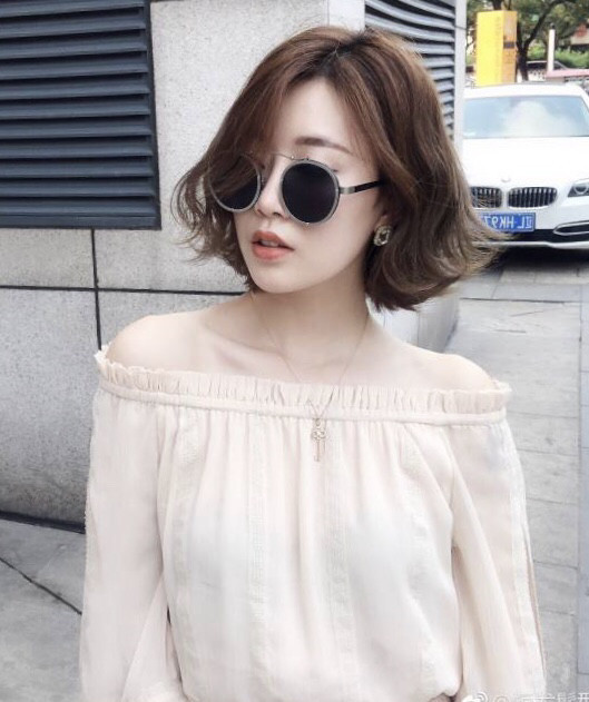 空气刘海搭配内扣短