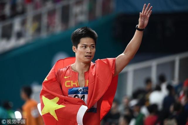 苏炳添百米破纪录夺冠 跪地怒吼庆祝