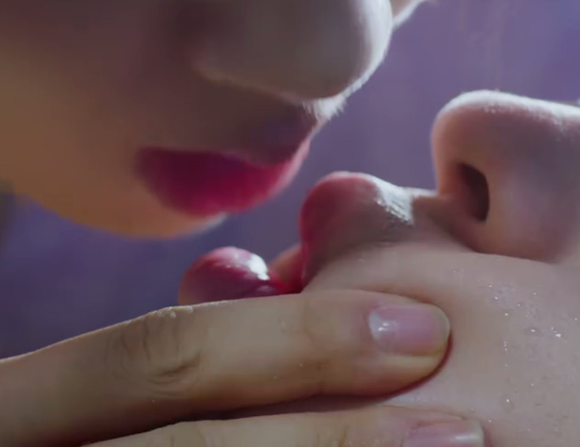 不是说吻戏都是借位吗!这五张图又怎么说,杨幂,杨颖出来解释一下