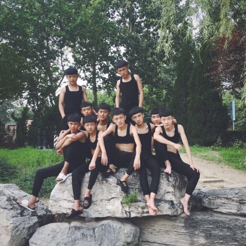 小伊伊PK牌牌琦被完虐,快手一哥实力不减