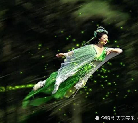 《欢天喜地七仙女》里面的七位仙女的飞翔,绿儿最美,最丑的却是她