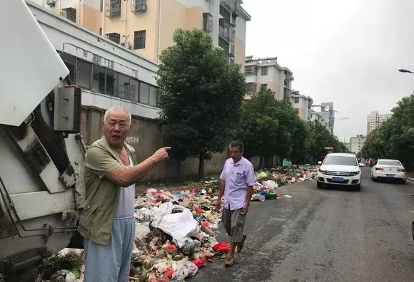 奇怪!建湖一巷子深夜频频出现大量生活垃圾