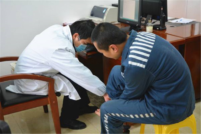 犯人在监狱服刑期间生病看病的钱是谁来出看完你就知道了