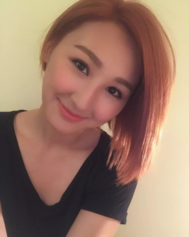 都表示高海宁的照片竟然跟关咏荷有8成相似,更留言表示:"好像娥姐呀!