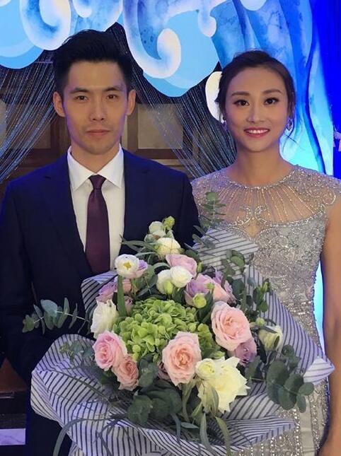 体育为媒,李玲牵手撑竿跳男神很多人都在关心,像李玲这样的撑竿跳女神
