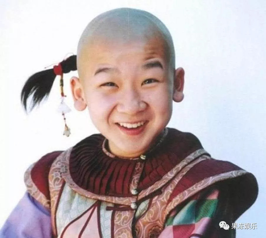 吴谨言竟与童星小叮当是同学,两人还合拍了电