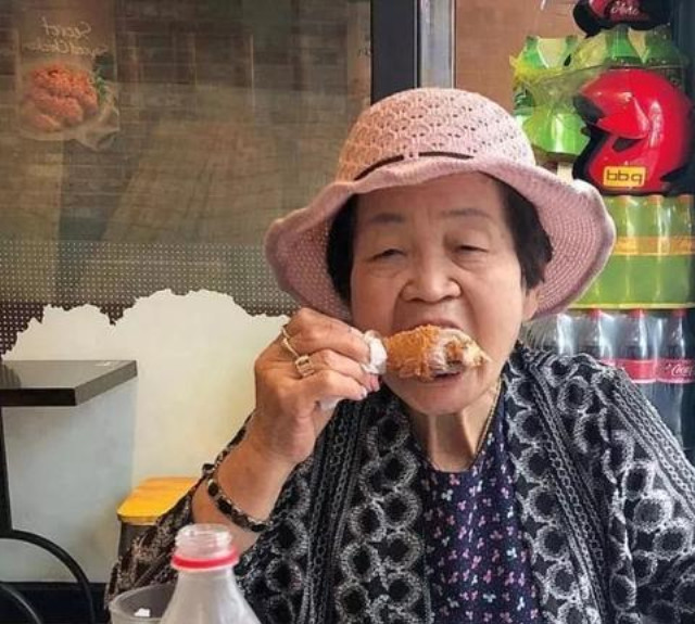 韩国奶奶做吃播走红ins80岁的她却活出了20岁的精彩
