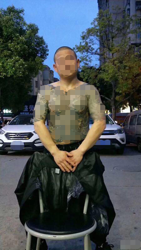 中外龙哥作死大比拼!俄帮主率十多人挑战军