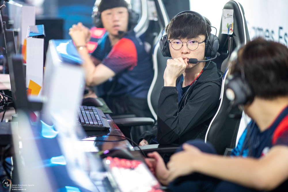 一文读懂中国LOL夺冠：首个亚运金牌 Uzi包揽三局MVP_腾讯新闻