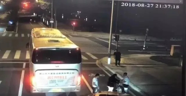 江苏昆山正常行驶的男子被追砍后反杀宝马男,