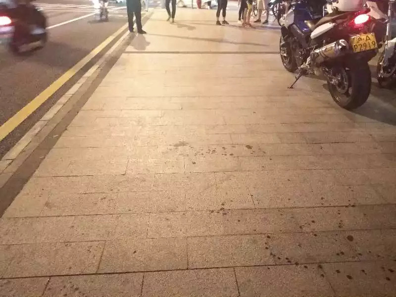 江苏昆山反杀事件现场:死者遭追砍7刀 距医院