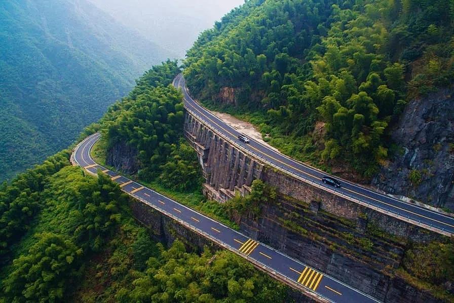 余姚之美去四明山盘山公路看夏秋之交的云雾妖绕