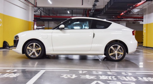 国产平民跑车很拉风颜值向野马看齐不过看到座椅想起五菱之光