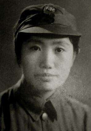 谢冰莹两度从军三次入狱四次逃婚晚年漂泊不忍死在美国