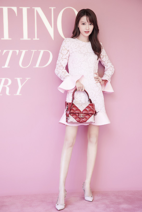 不过平时孙怡和胡冰卿的造型都各有特色,一起来看看她们其他的造型吧!