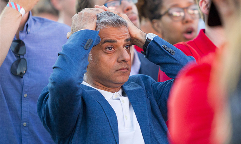 会玩!伦敦人对治安不满要放飞比基尼市长