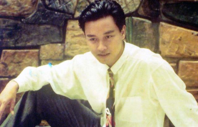 乘客误认公交司机酷似张国荣,失声叫"哥哥"网友:确实很像