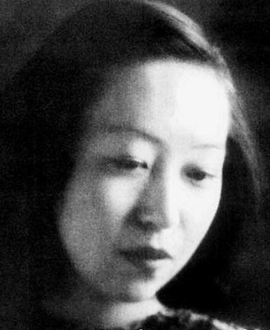 张爱玲离开大陆赴香港,只因为她参加会议时不