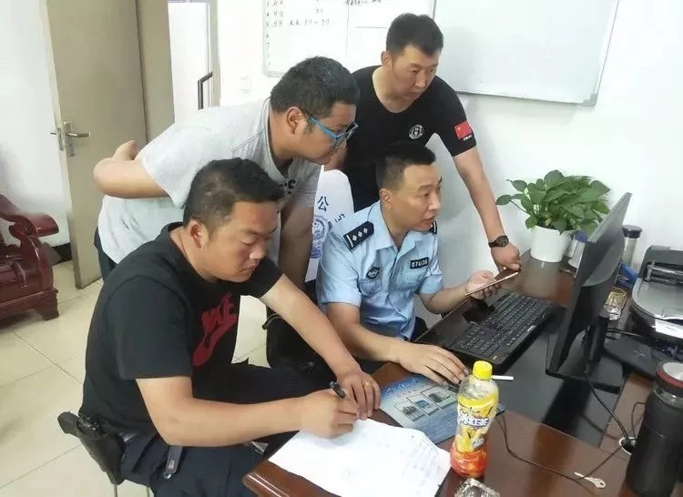 8月29日我省果洛藏族自治州班瑪縣公安民警聯手四川警方在四川省阿壩