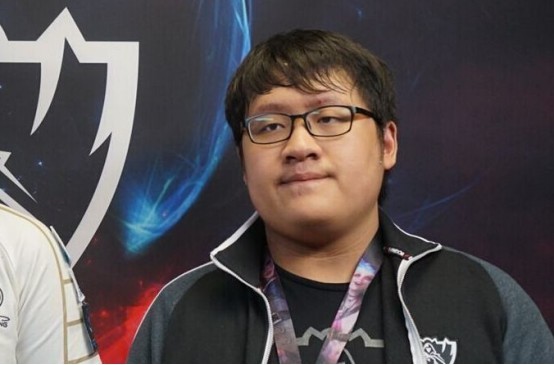 LOL草莓评价笑笑:他很强,打不过WE是因为微笑