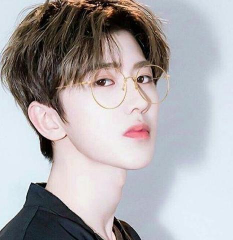 蔡徐坤,最新歌获得外国榜单第一,网友:碰瓷儿碰