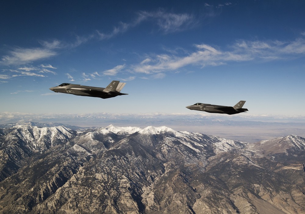 洛-马又想出赚钱高招?搞F22与F35混合型战机