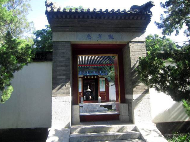 栊翠庵品茶妙玉真情拢不住宝玉踏雪乞红梅槛外人红尘情难断