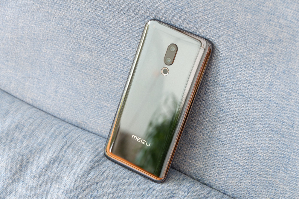 记得这两年拿到手机马上就能"用"的相机传感器,是imx380.