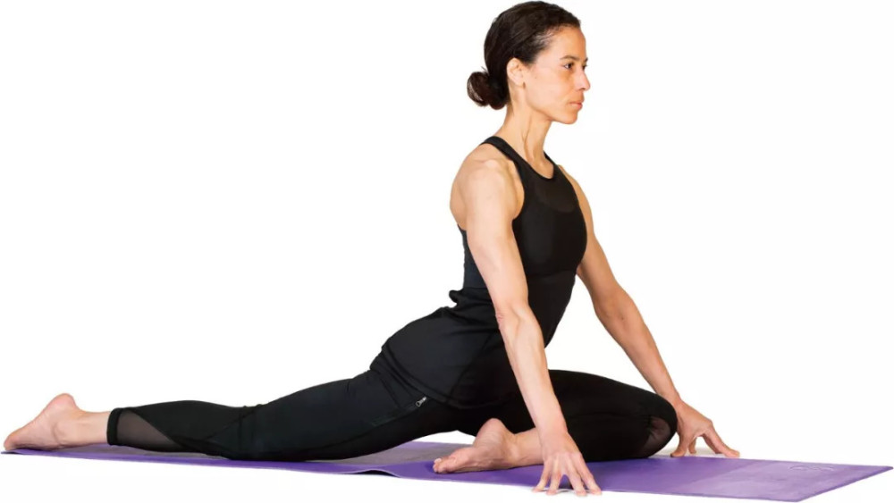 鸽子式02注意:在呼吸和动作之间建立节奏,充分的吸气和呼气,帮助你在