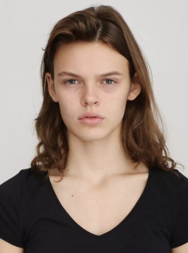 超模| 不到一年时间里从ins无名气高中生到巴黎时装周走秀女模特