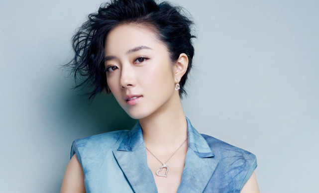 导演周良柔执导,桂纶镁请来她在《德布西森林》中的搭档陆奕静主演