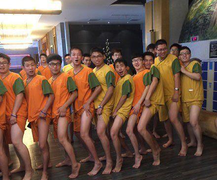 每日神段子gif:再让我多吃一口行吗?我还没吃饱啊,还没吃饱啊